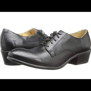 Frye Carson Oxford